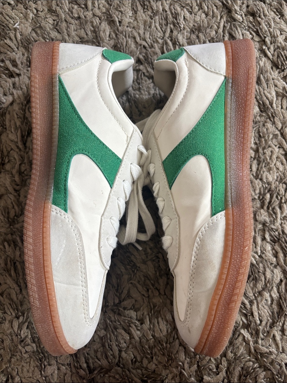 No Boundaries White and Green Low-Top Sneakers - Picture 9 of 10